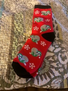 Men's Red Holiday Sloth Crew Socks - Casual Festive Socks